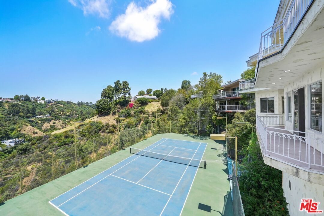 1991 Stradella Road