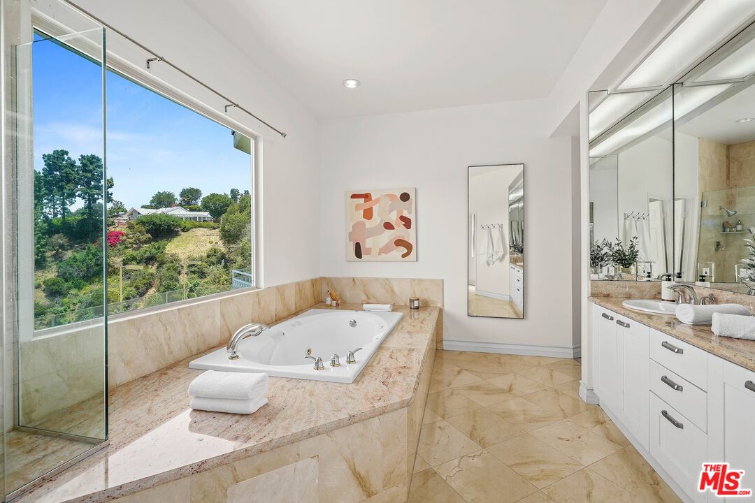 1991 Stradella Road