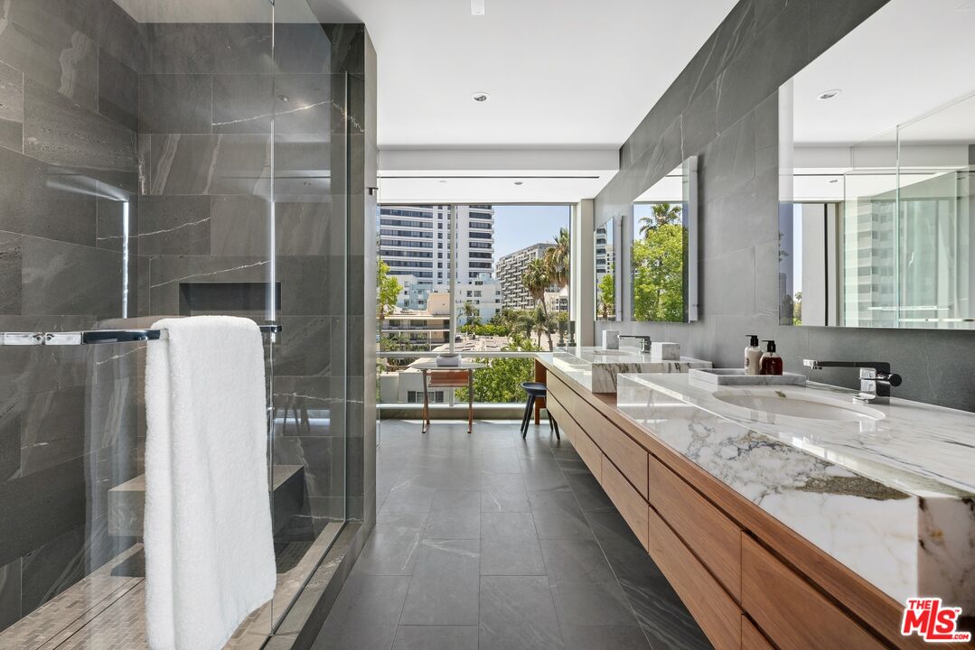 1200 Club View Drive, No. 5N
