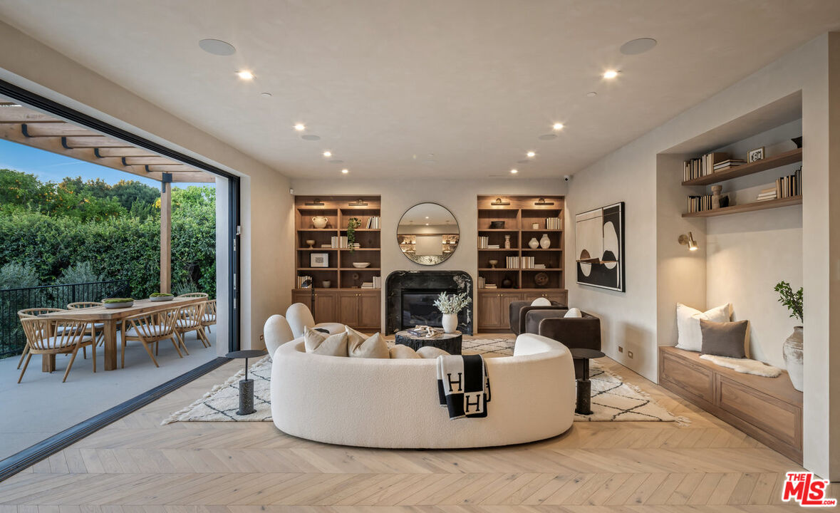 4231 Saugus Avenue