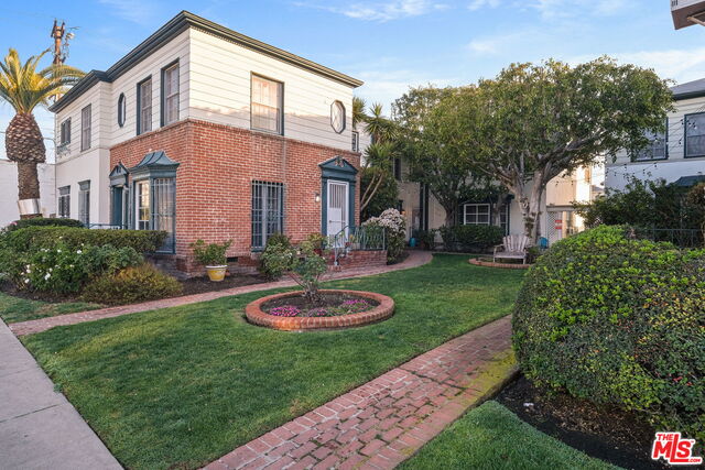 136 N. Sweetzer Avenue, No. 3/4