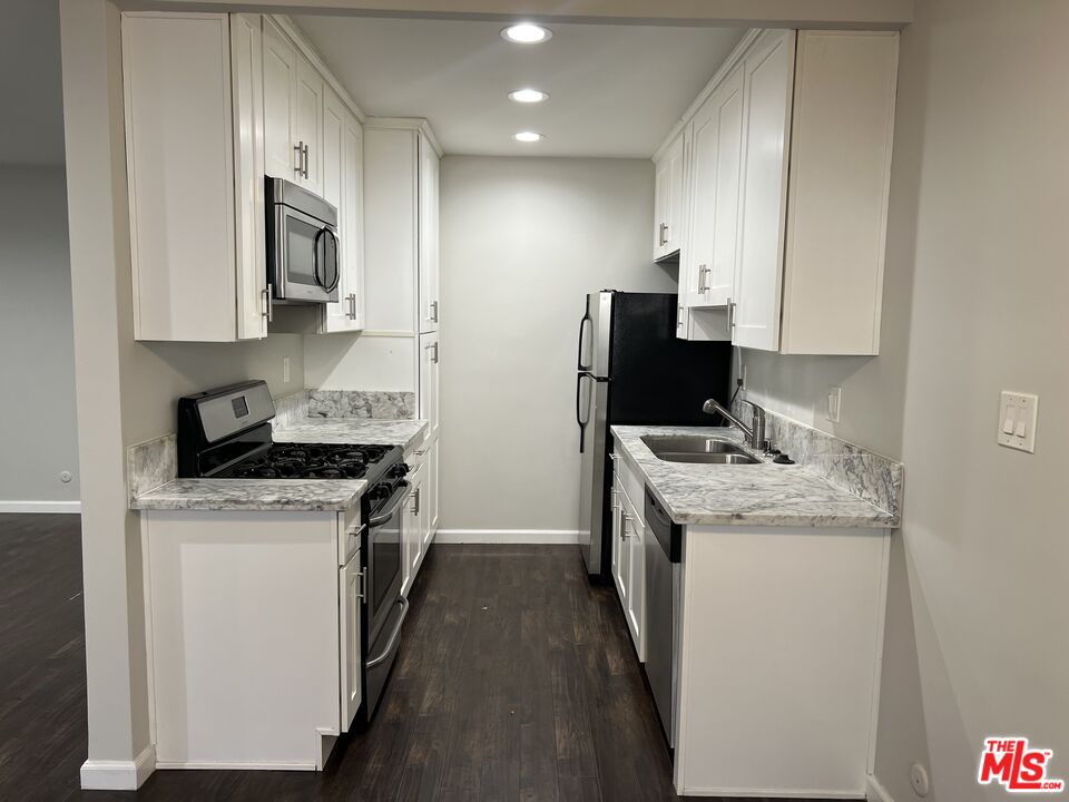 1006 Havenhurst Drive, No. 3