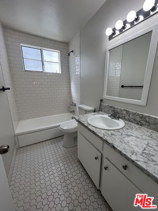 1006 Havenhurst Drive, No. 3