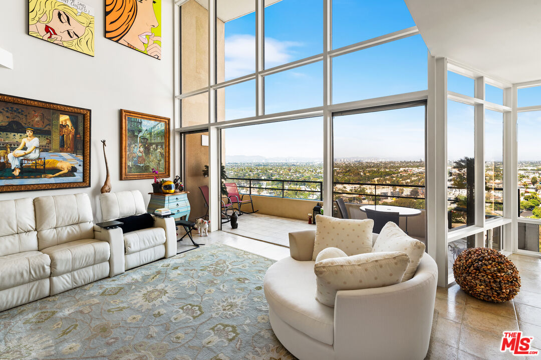 4265 Marina City Drive, Penthouse 15