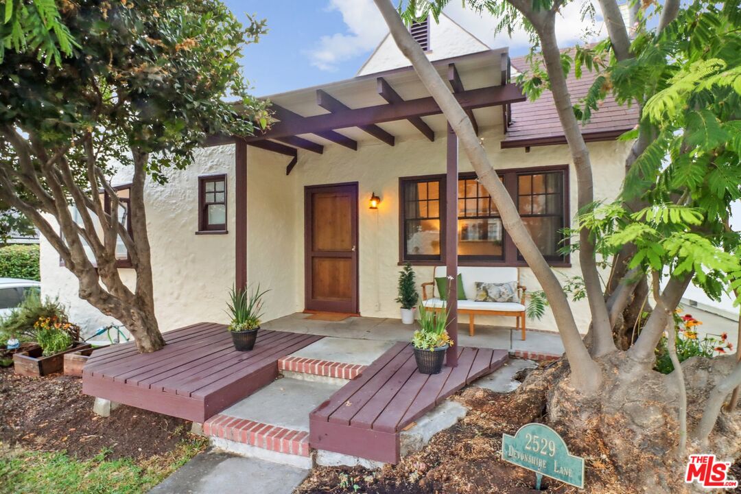 2529 Devonshire Ln