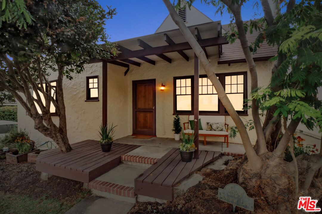 2529 Devonshire Ln