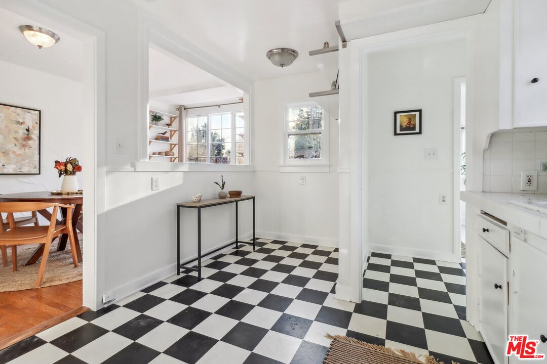 2529 Devonshire Ln