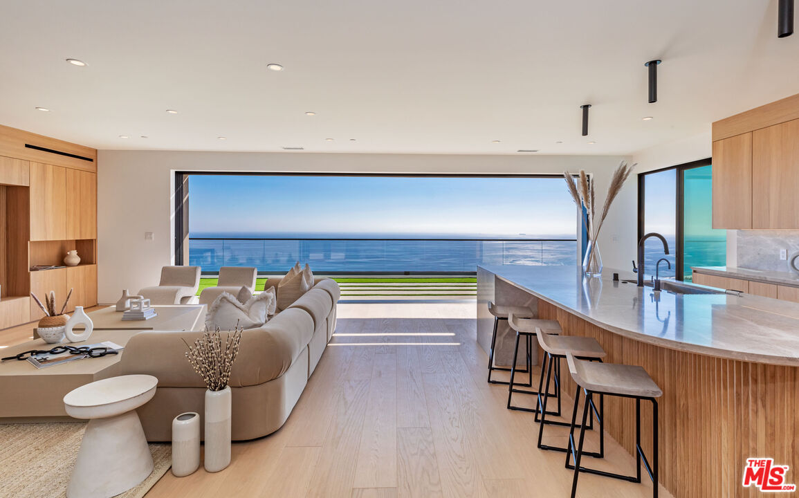 5269 Horizon Drive