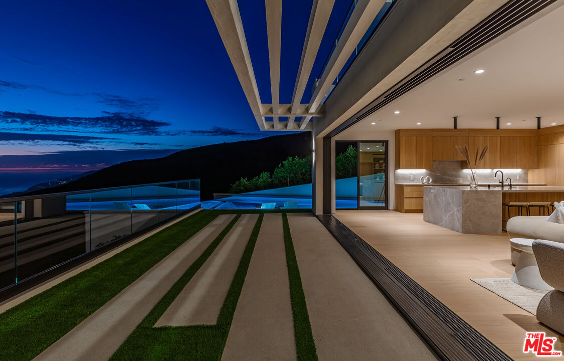 5269 Horizon Drive