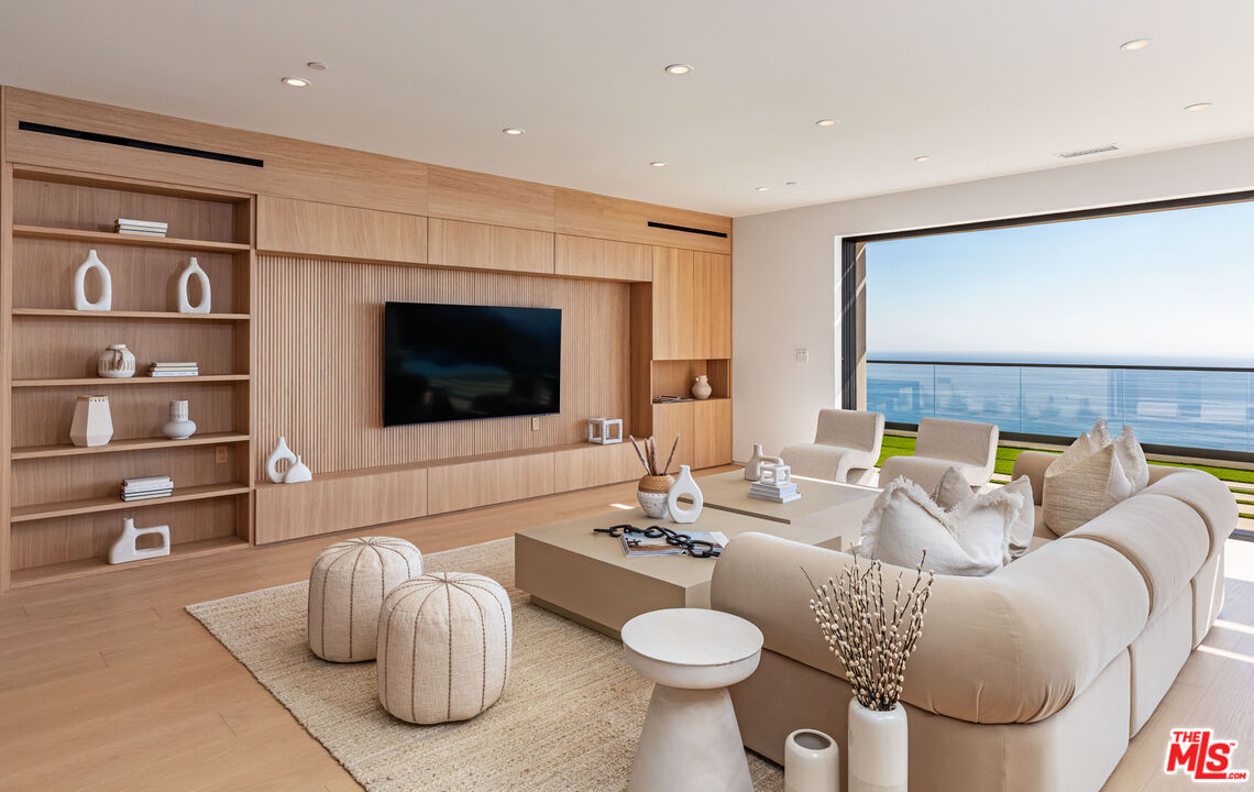 5269 Horizon Drive