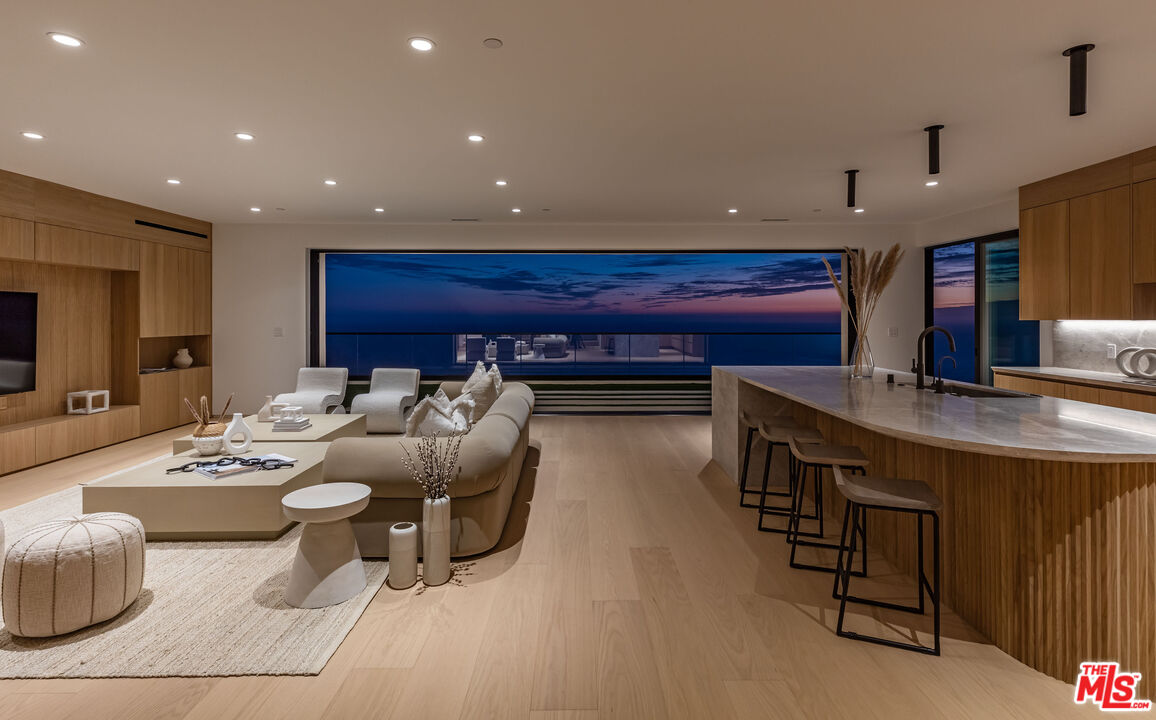 5269 Horizon Drive