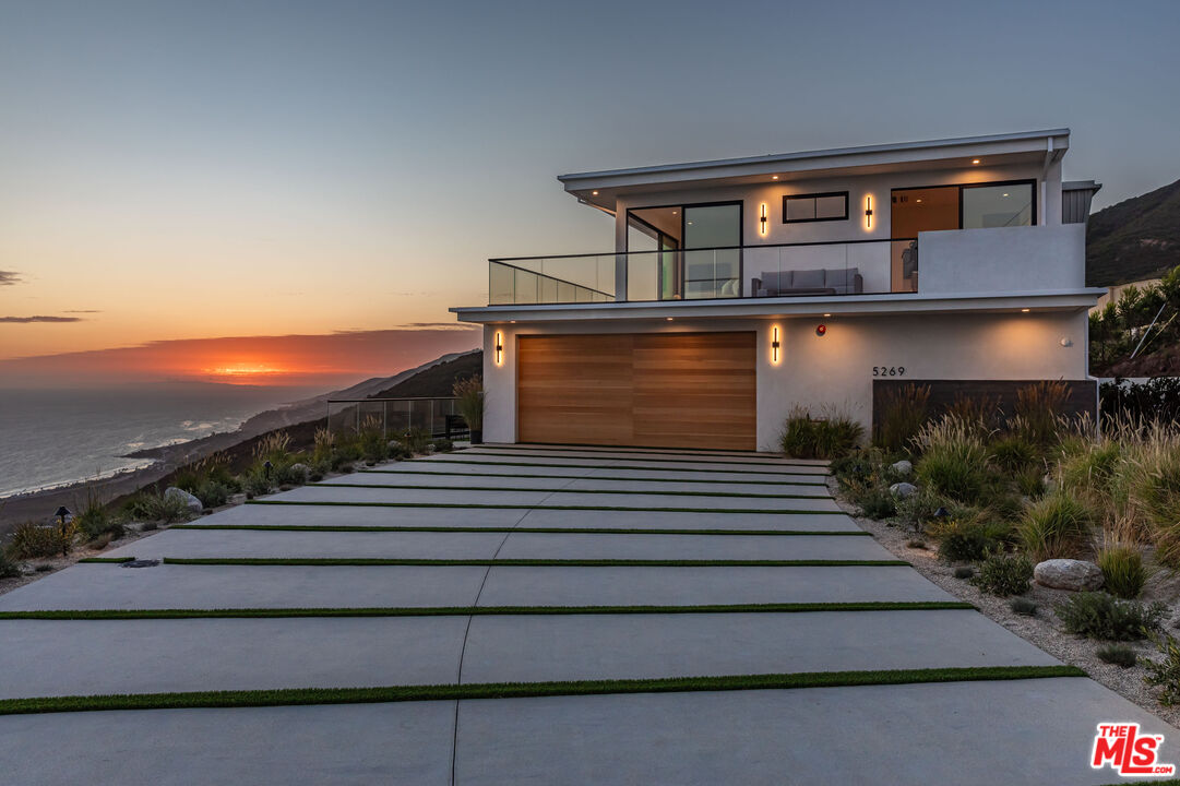 5269 Horizon Drive