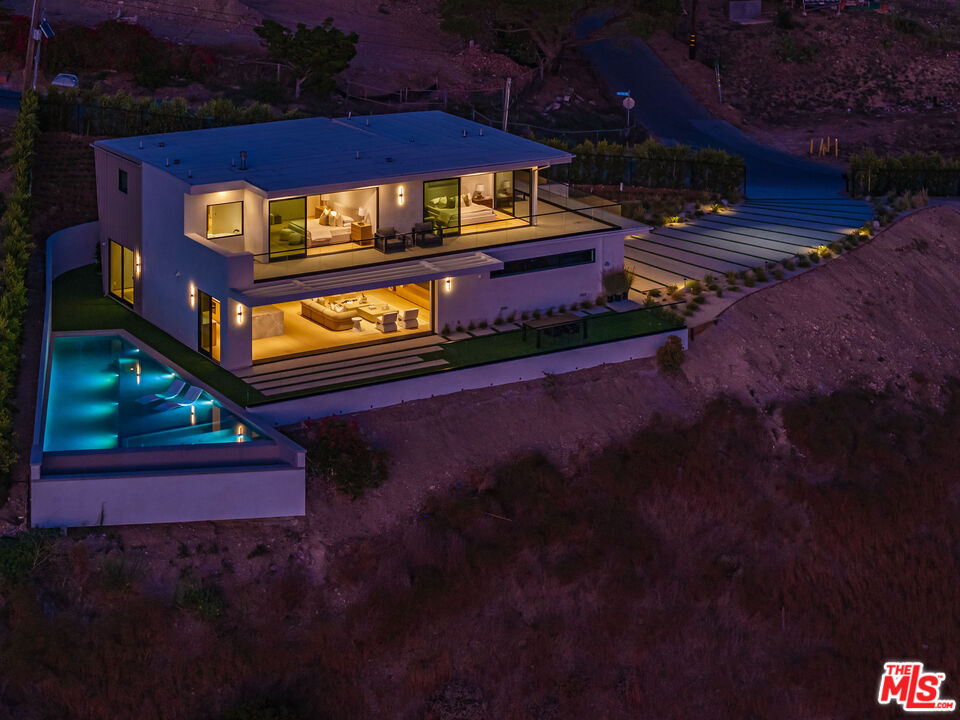 5269 Horizon Drive