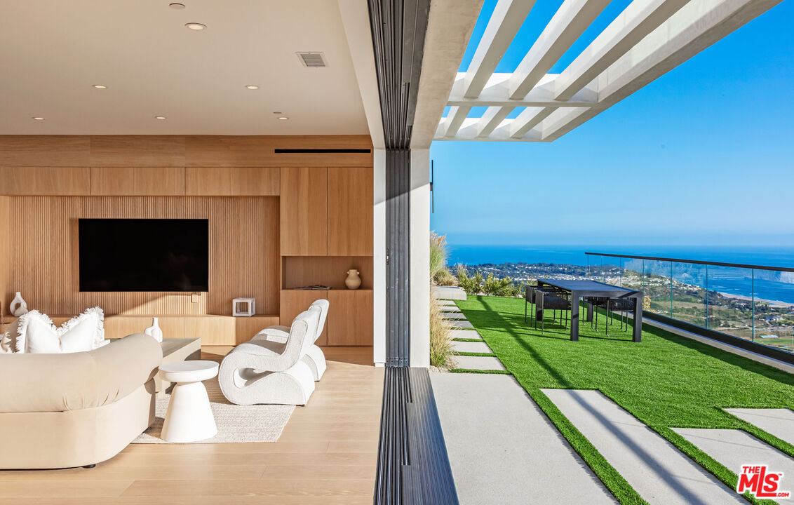 5269 Horizon Drive