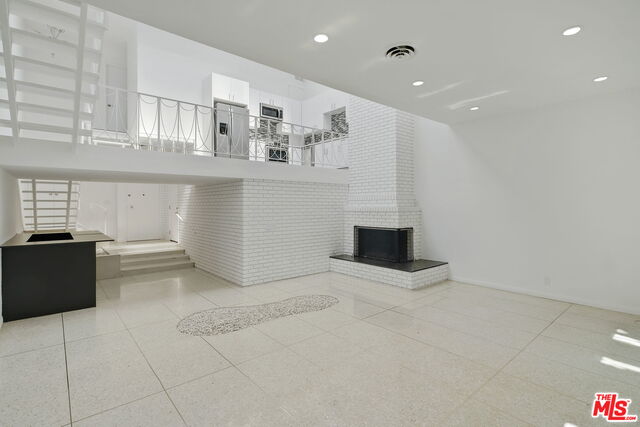 764 N. Doheny Drive, No. 3