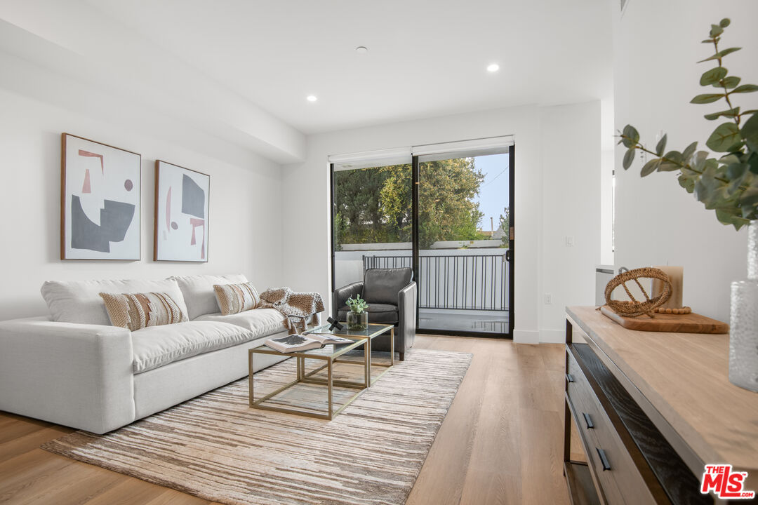 8326 Blackburn Ave Unit: Unit #403