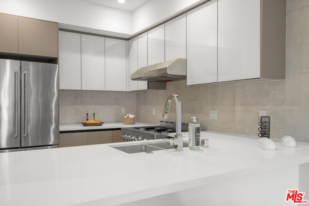 8326 Blackburn Ave Unit: Unit #403