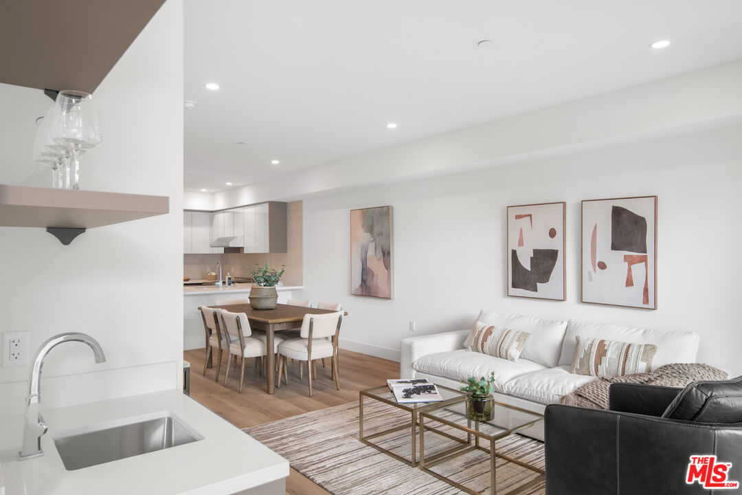 8326 Blackburn Ave Unit: Unit #403