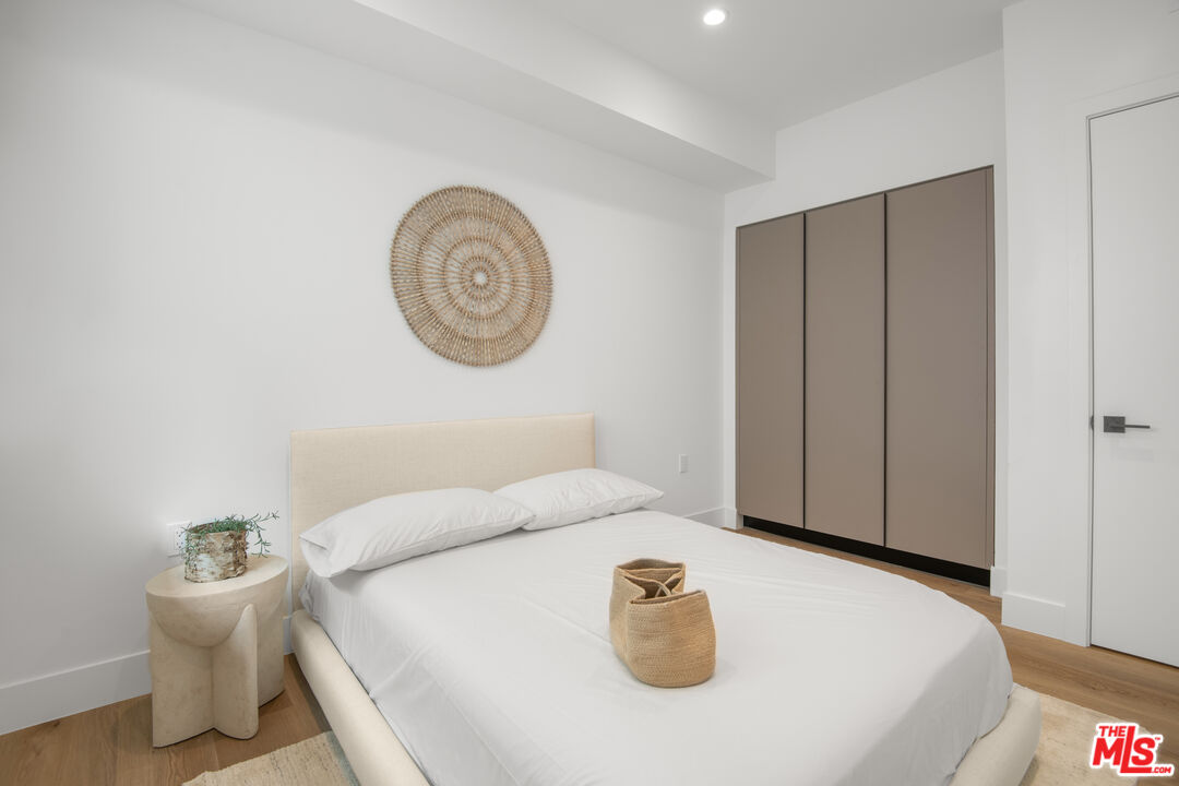 8326 Blackburn Ave Unit: Unit #403