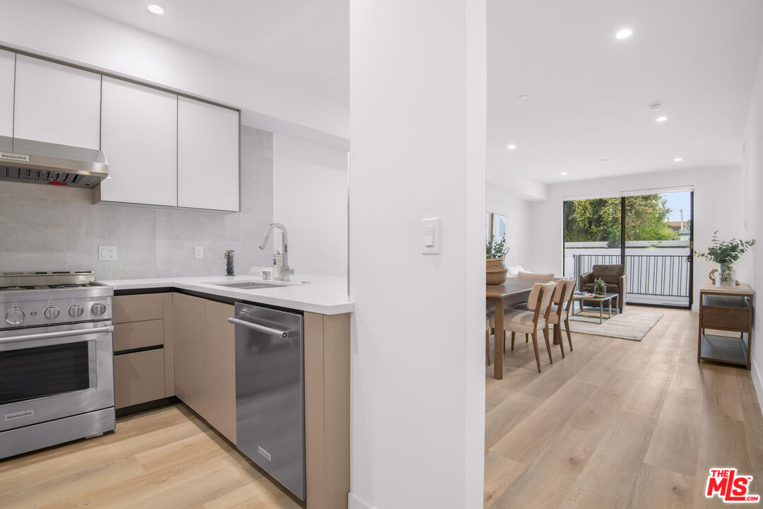 8326 Blackburn Ave Unit: Unit #403
