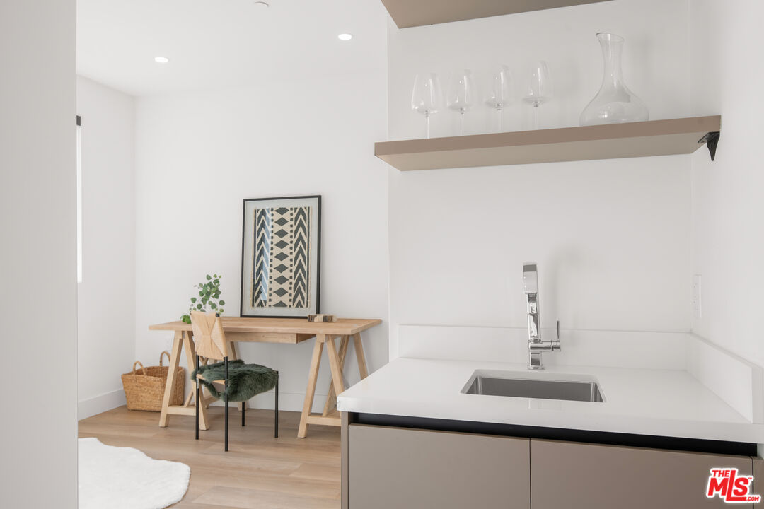 8326 Blackburn Ave Unit: Unit #403