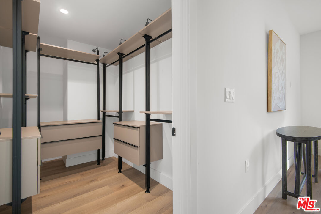 8326 Blackburn Ave Unit: Unit #403