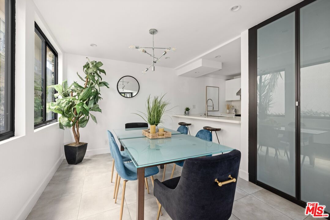 906 N. Doheny Drive, No. 305