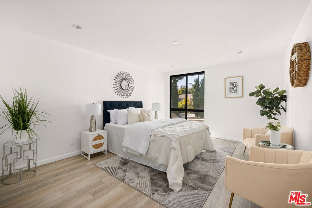906 N. Doheny Drive, No. 305
