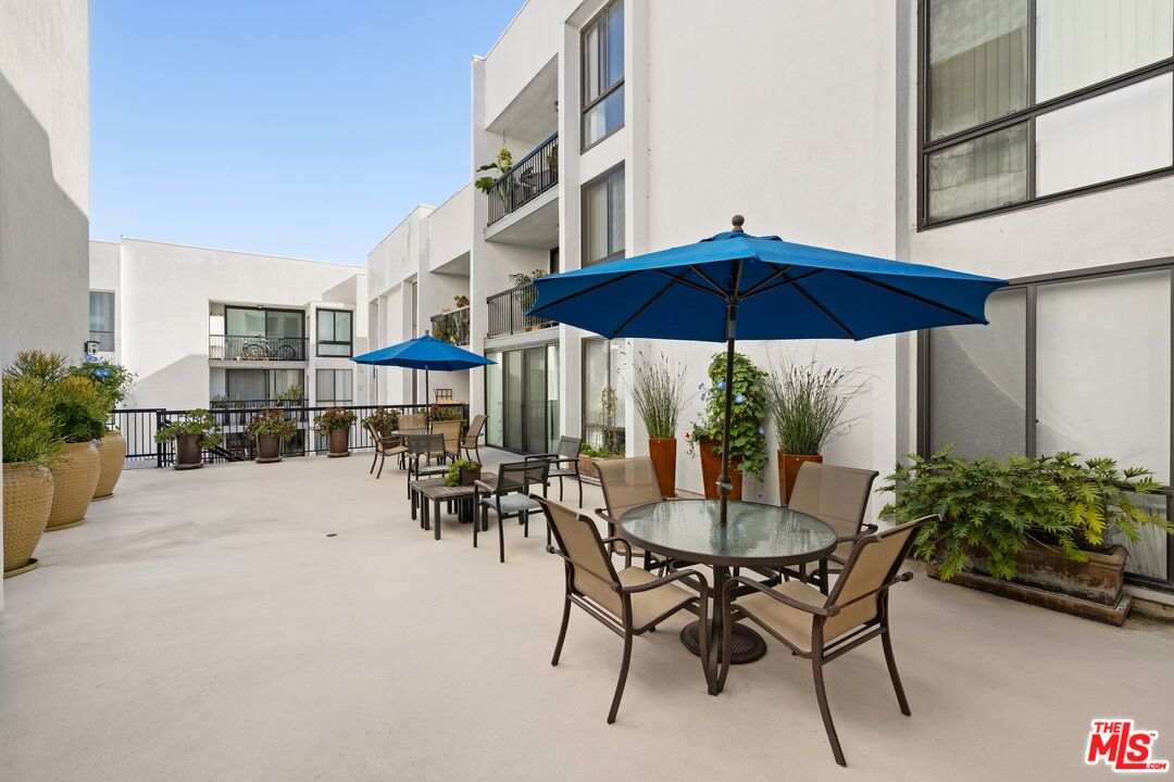 906 N. Doheny Drive, No. 305