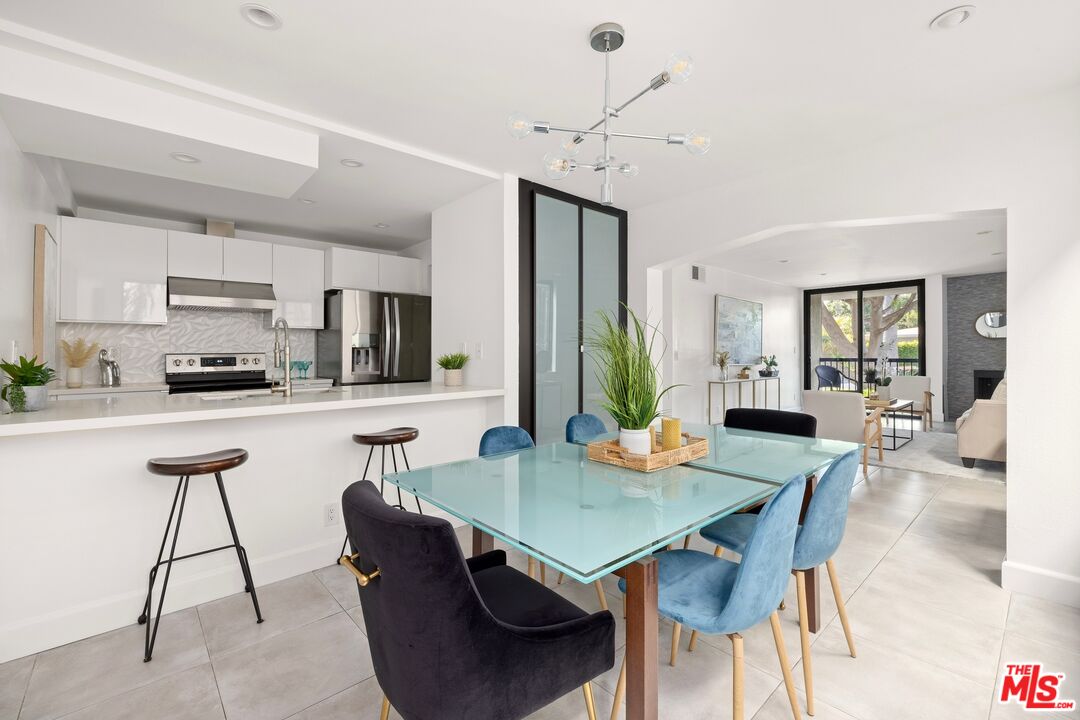 906 N. Doheny Drive, No. 305