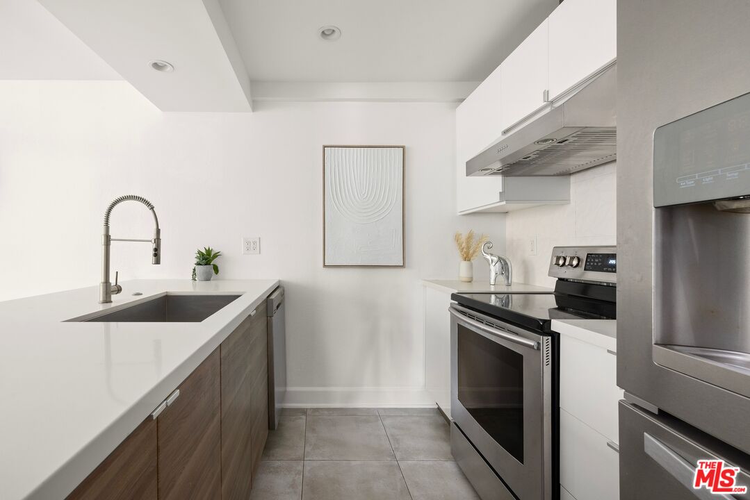 906 N. Doheny Drive, No. 305