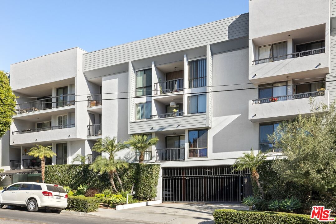 906 N. Doheny Drive, No. 305