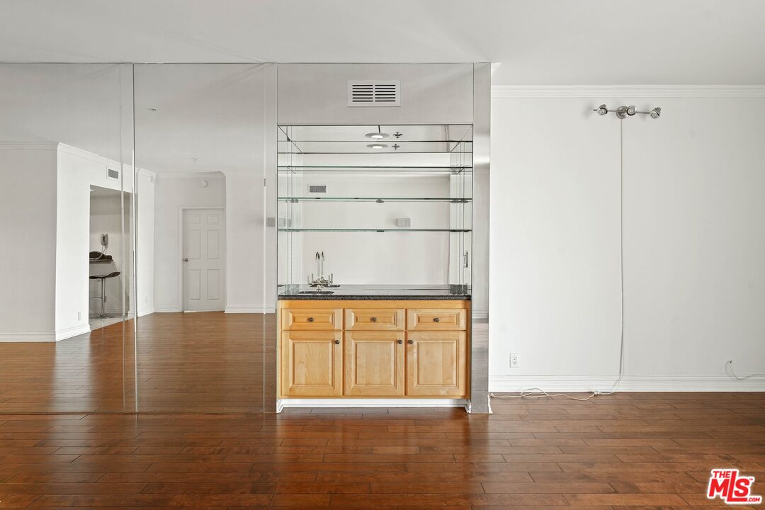10660 Wilshire Boulevard, No. 1206