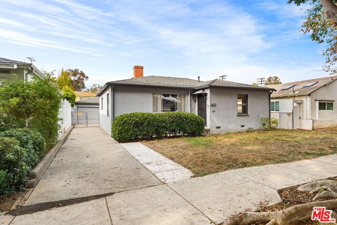 2453 Oak Street