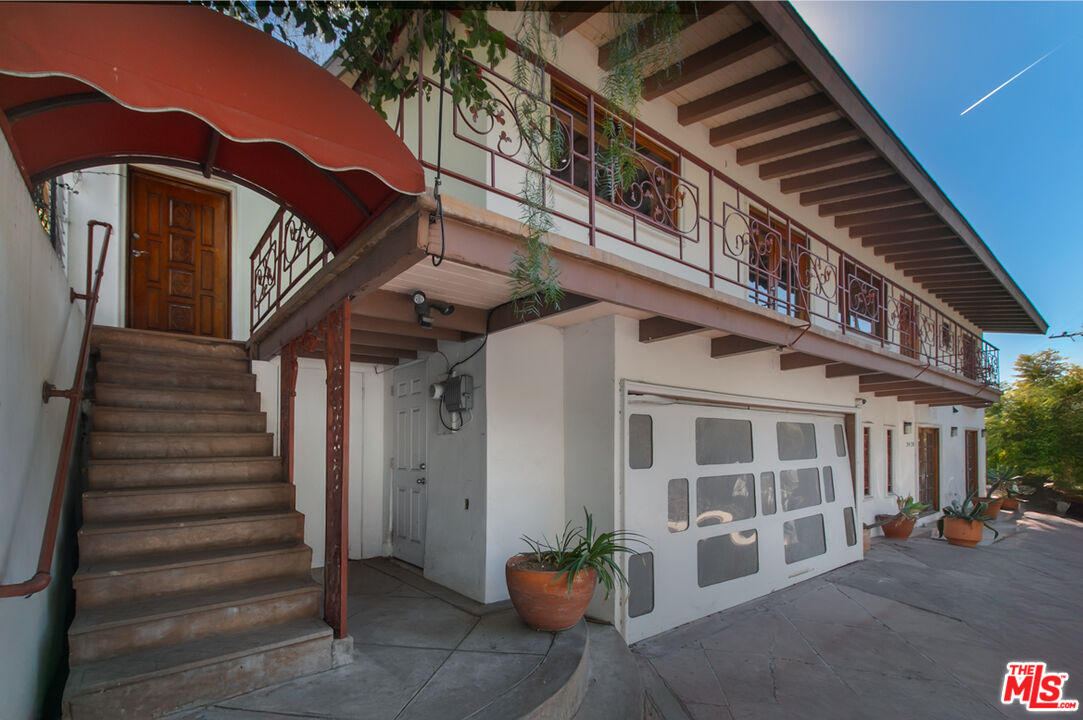 2430 Coldwater Canyon Drive