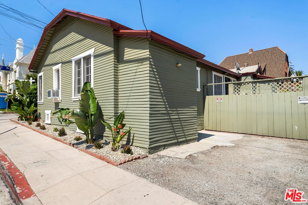 2140 N. Gower Street