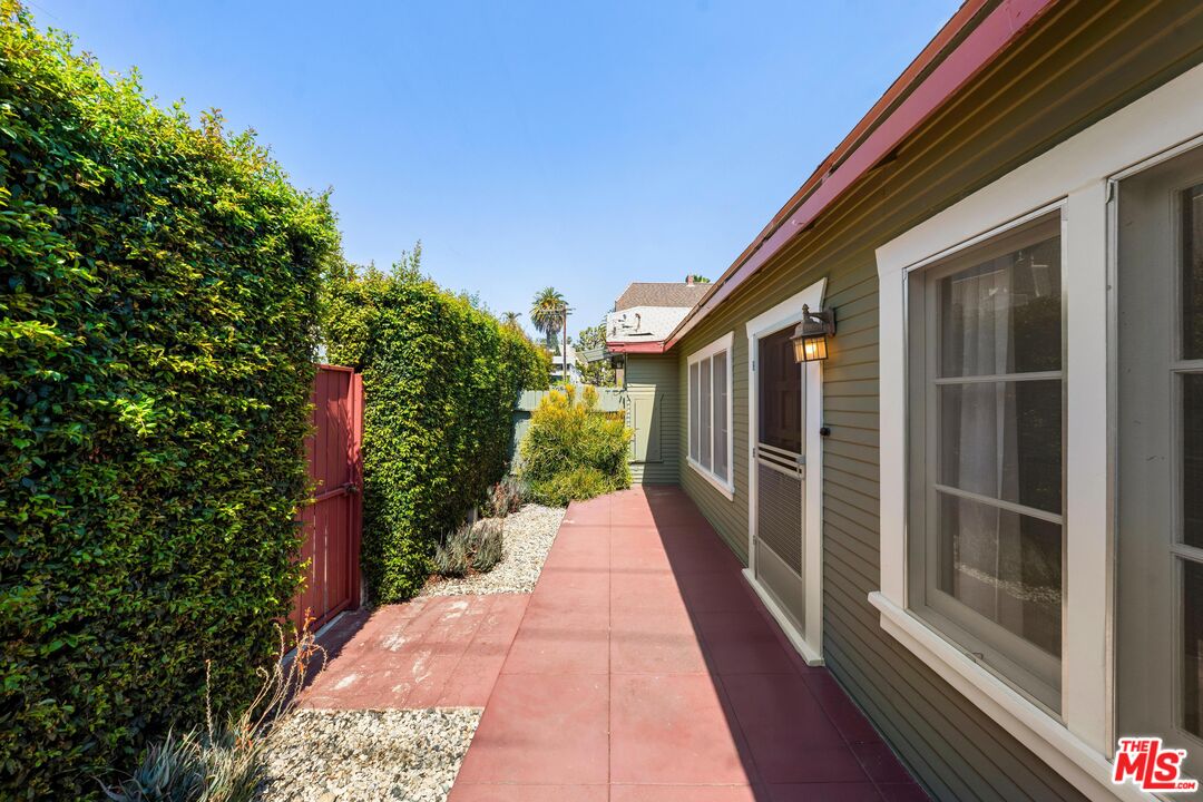 2140 N. Gower Street