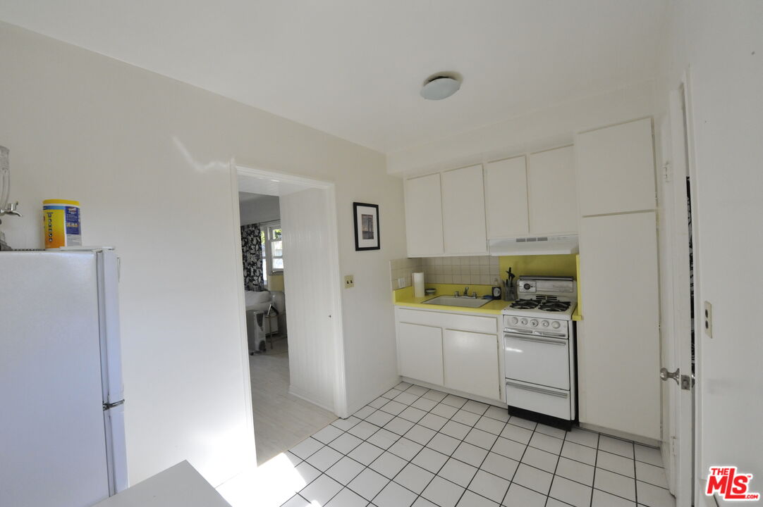 2140 N. Gower Street