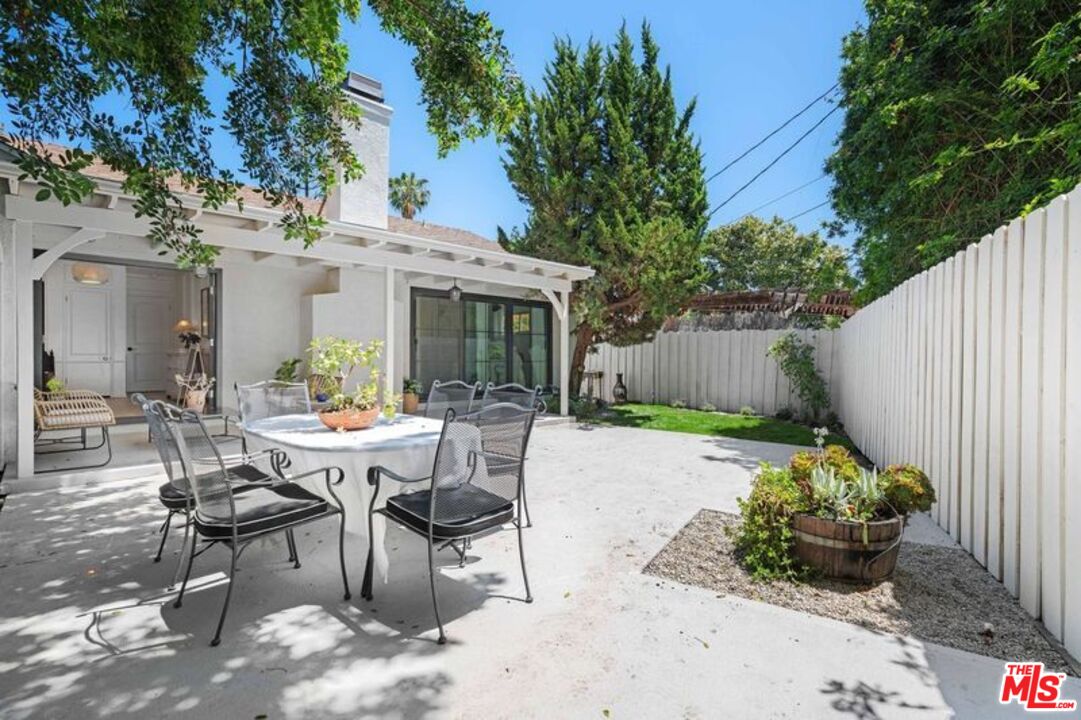 6827 Bianca Avenue