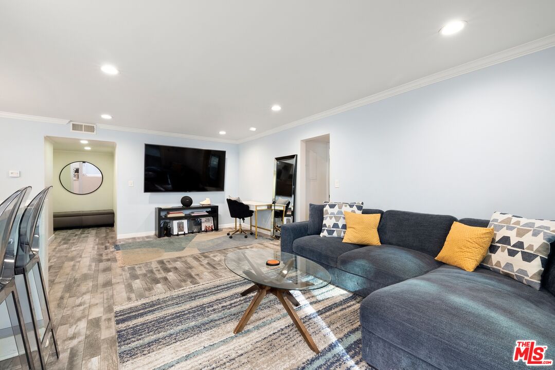 1734 N. Fuller Avenue, No. 209