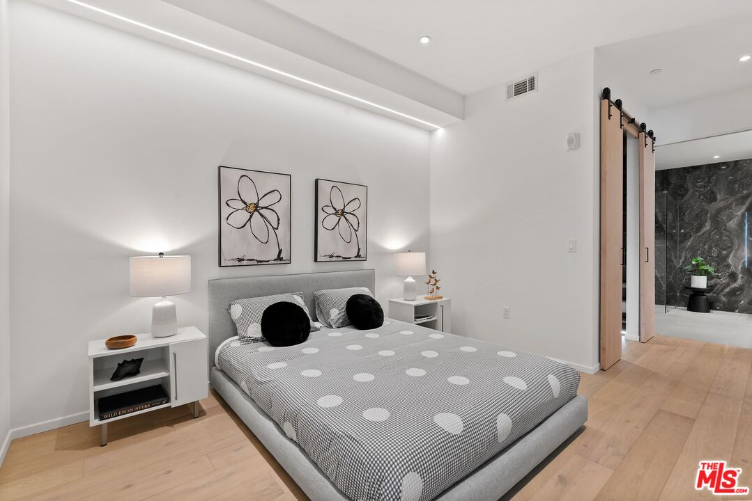 1030 N Kings Rd Unit: 306