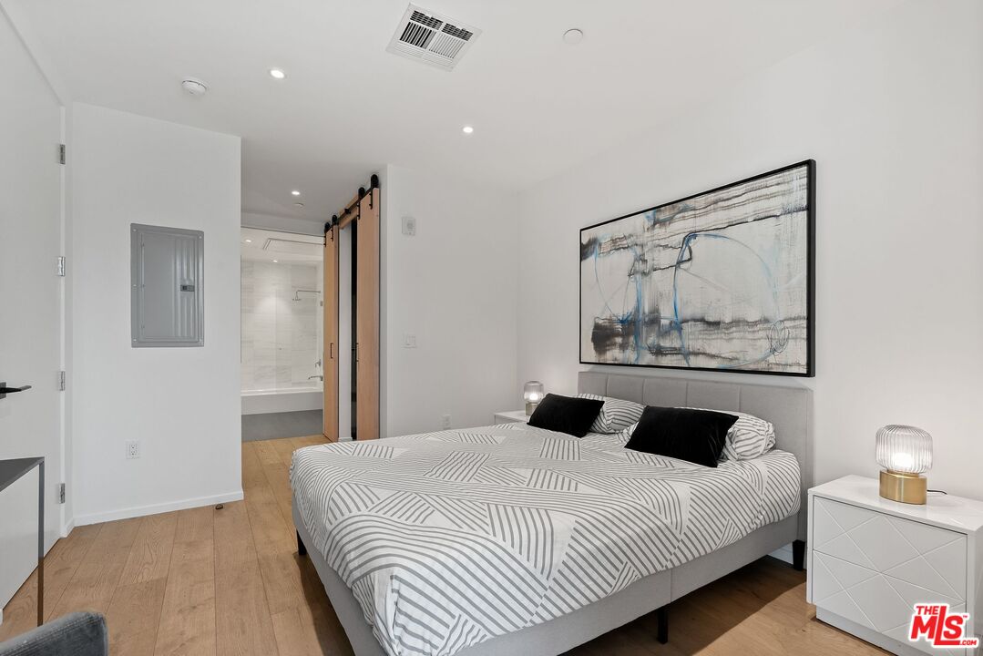 1030 N Kings Rd Unit: 306