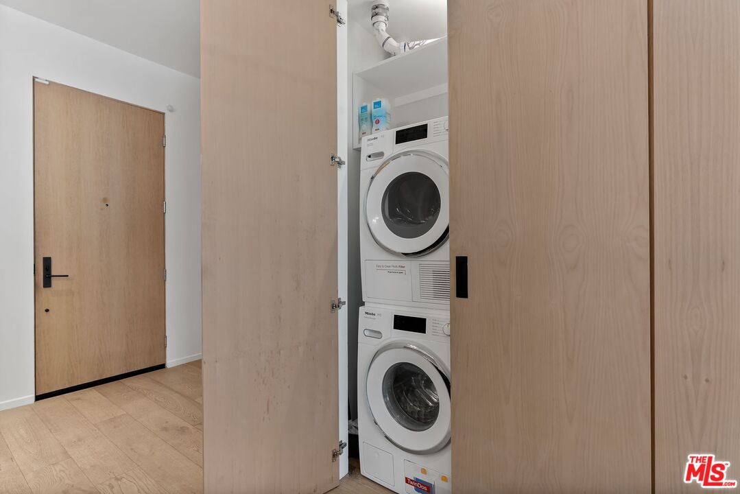 1030 N Kings Rd Unit: 306