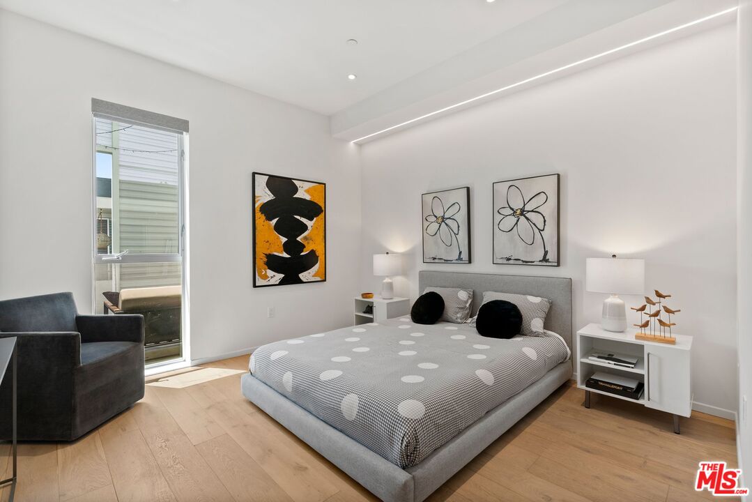 1030 N Kings Rd Unit: 306