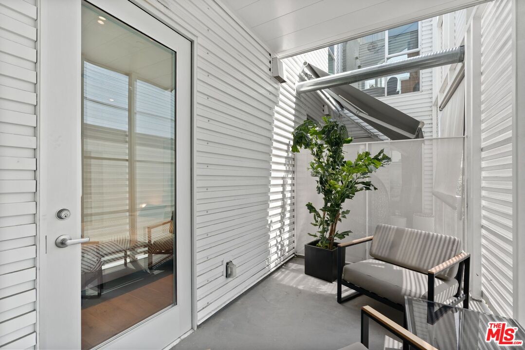 1030 N Kings Rd Unit: 306