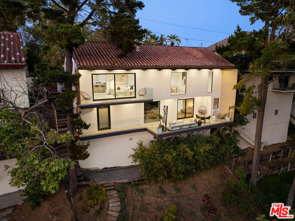 8583 Skyline Drive