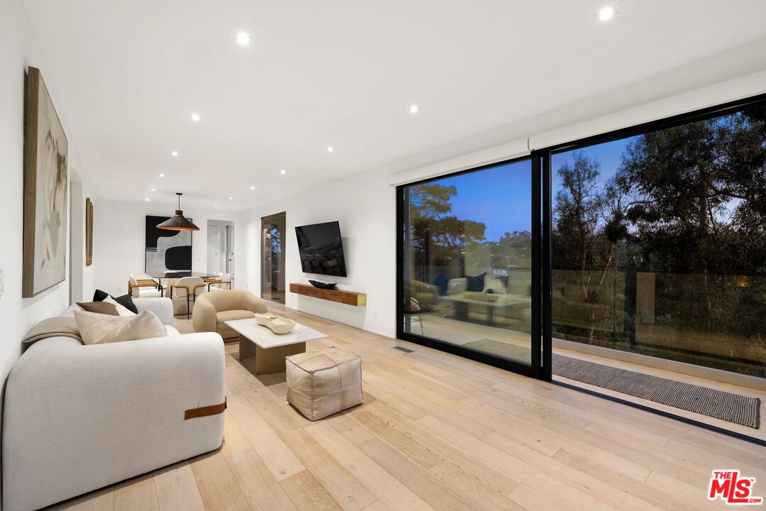 8583 Skyline Drive