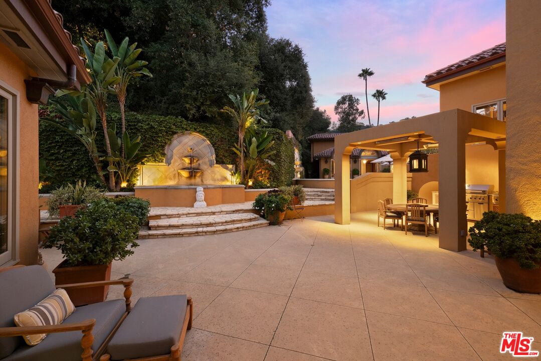 2719 Benedict Canyon Drive