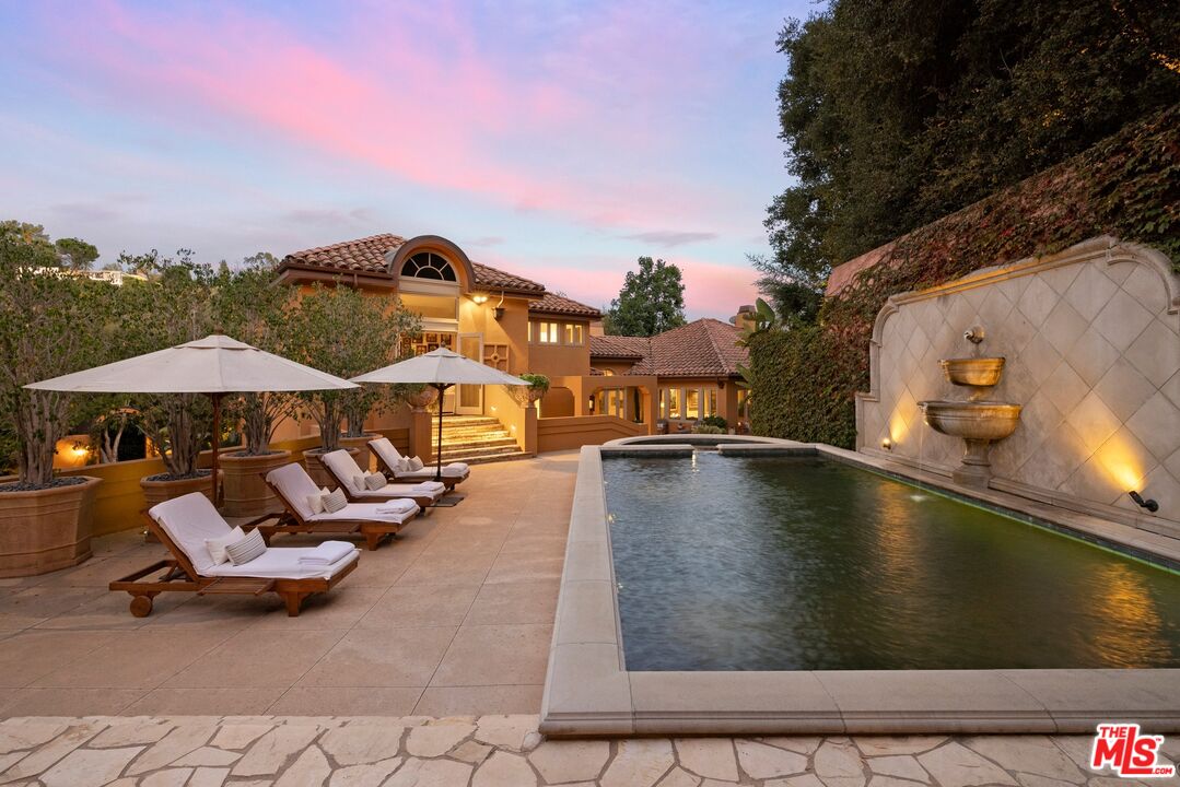 2719 Benedict Canyon Drive
