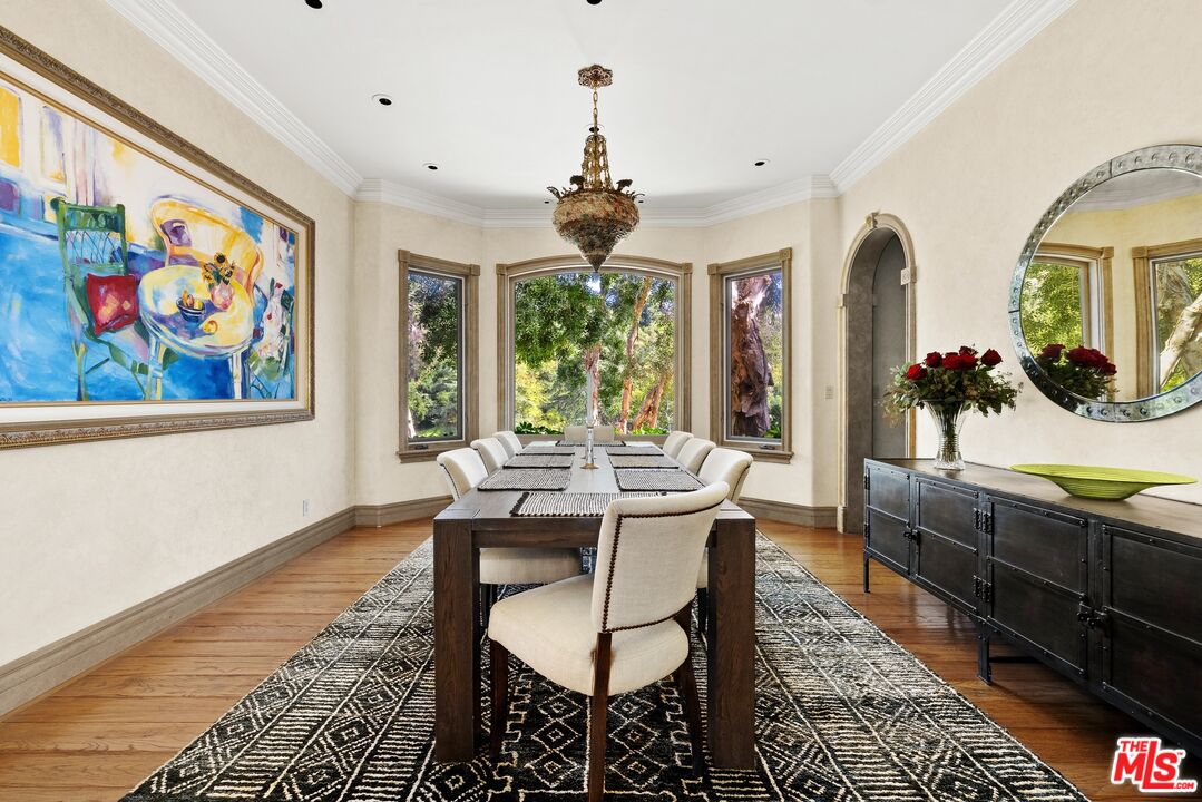 2719 Benedict Canyon Drive